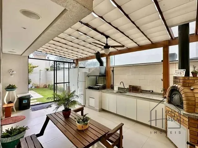 Casa com 191m² 4 quartos e 3 banheiros, à venda, no bairro Parque Rincão em Cotia