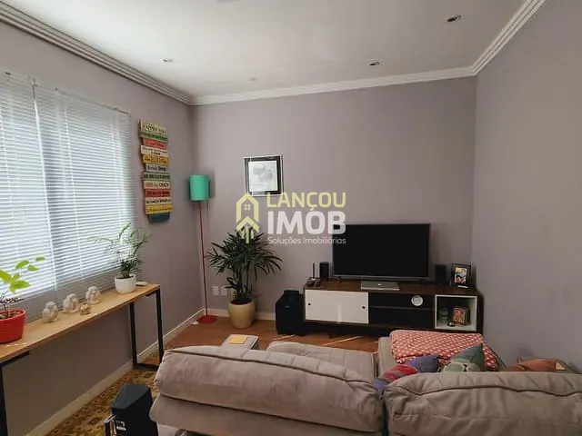 Casa 2 quartos e 1 banheiro, à venda, no bairro Parque Residencial Eloy Chaves em Jundiaí