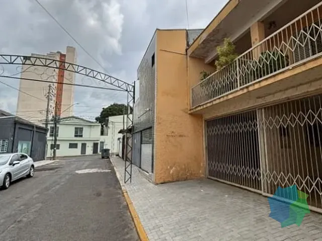 Casa com 200m² 4 quartos e 2 banheiros, à venda, no bairro Centro em Salto