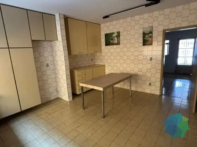 Casa com 200m² 4 quartos e 2 banheiros, à venda, no bairro Centro em Salto