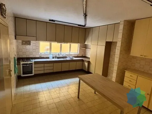 Casa com 200m² 4 quartos e 2 banheiros, à venda, no bairro Centro em Salto