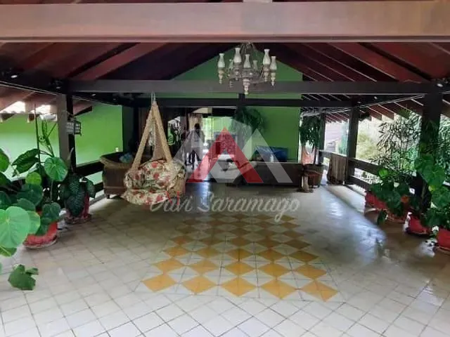 Casa com 1600m² 4 quartos e 7 banheiros, à venda, no bairro Itaipu em Niterói