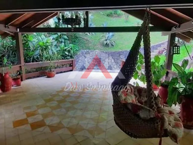 Casa com 1600m² 4 quartos e 7 banheiros, à venda, no bairro Itaipu em Niterói