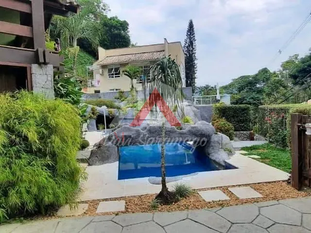 Casa com 1600m² 4 quartos e 7 banheiros, à venda, no bairro Itaipu em Niterói