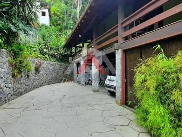 Casa com 1600m² 4 quartos e 7 banheiros, à venda, no bairro Itaipu em Niterói