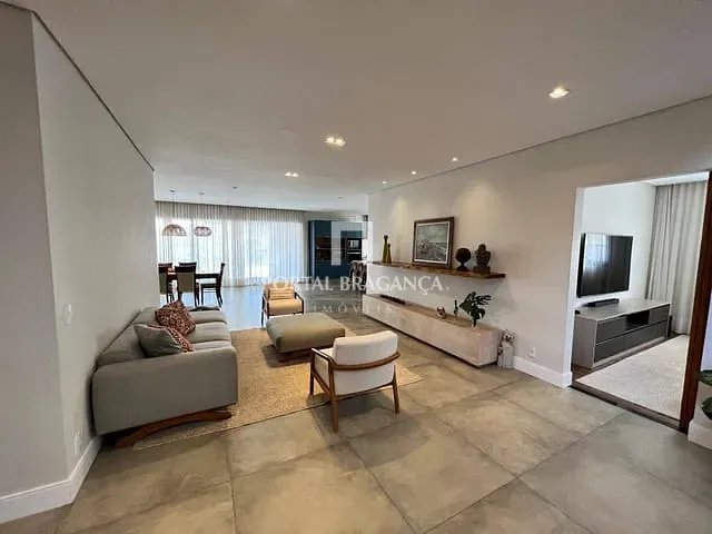 Casa com 770m² 4 quartos e 6 banheiros, à venda, no bairro Condomínio Vale das Águas em Bragança Paulista