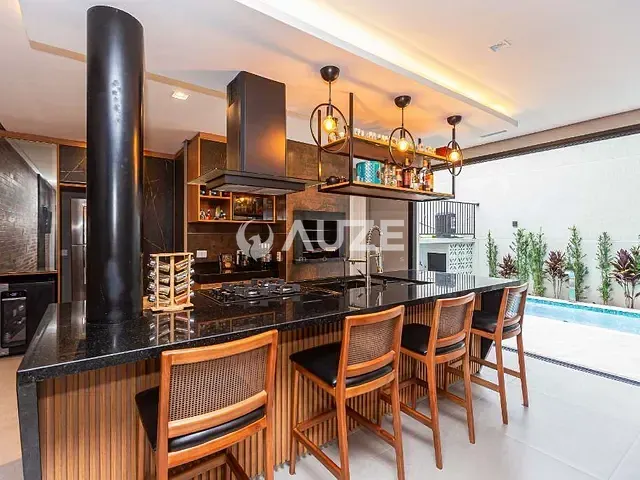 Casa com 266m² 4 quartos e 5 banheiros, à venda, no bairro Campo Comprido em Curitiba