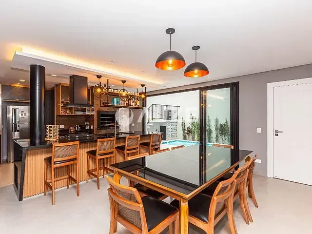 Casa com 266m² 4 quartos e 5 banheiros, à venda, no bairro Campo Comprido em Curitiba