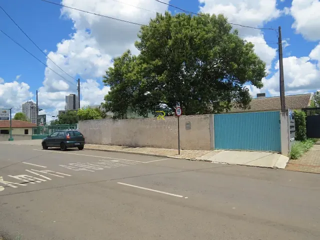 Casa com 374m², à venda, no bairro Centro em Guarapuava