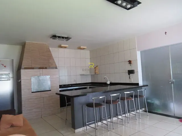 Casa com 374m², à venda, no bairro Centro em Guarapuava