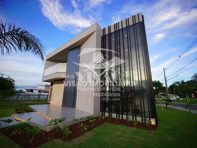 Casa com 444m² 4 quartos e 2 banheiros, à venda, no bairro ALAMEDA DAS CORES em Sinop