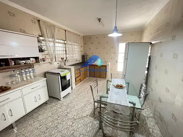 Casa com 250m² 3 quartos e 3 banheiros, à venda, no bairro Jardim das Indústrias em São José dos Campos