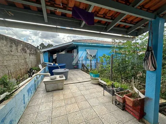 Casa com 240m² 2 quartos e 1 banheiro, à venda, no bairro Uvaranas em Ponta Grossa