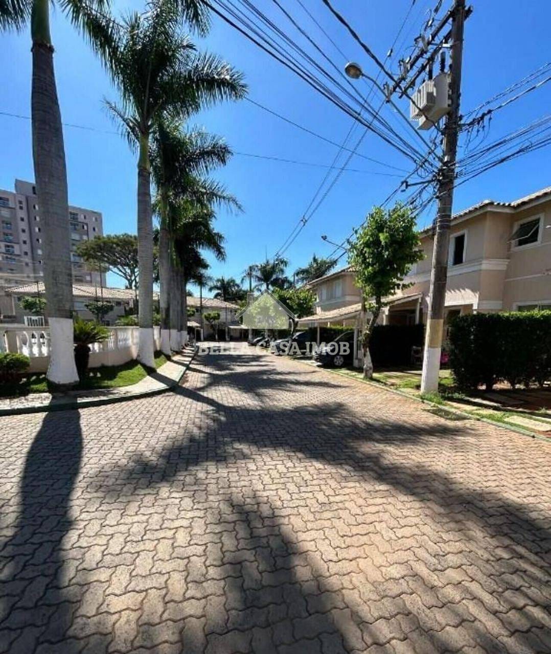 Casa à venda com 3 quartos, 120m² - Foto 1