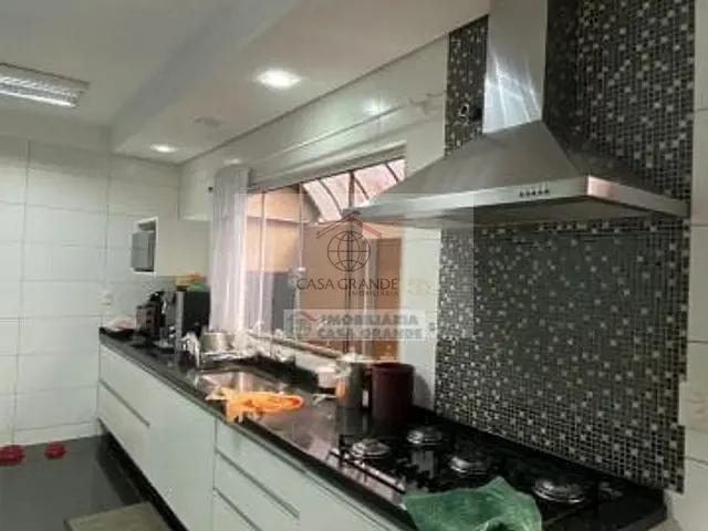 Casa 3 quartos e 2 banheiros, à venda, no bairro Jardim Caviúna em Rolândia