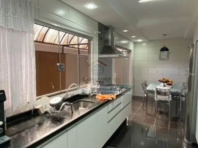 Casa 3 quartos e 2 banheiros, à venda, no bairro Jardim Caviúna em Rolândia