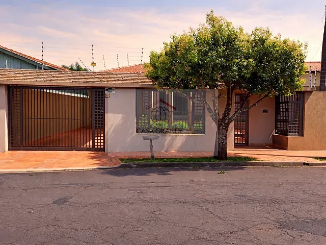 Casa 3 quartos e 2 banheiros, à venda, no bairro Jardim Caviúna em Rolândia