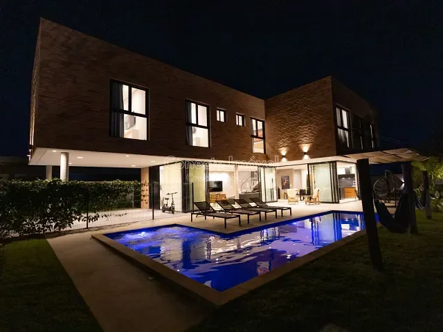Casa com 550m² 4 quartos e 5 banheiros, à venda, no bairro Condomínio Tamboré em Jaguariúna
