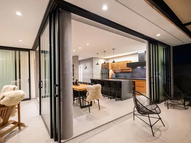 Casa com 550m² 4 quartos e 5 banheiros, à venda, no bairro Condomínio Tamboré em Jaguariúna