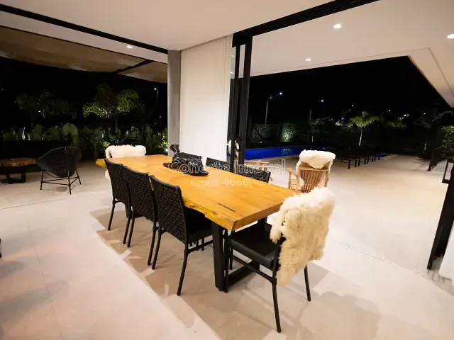 Casa com 550m² 4 quartos e 5 banheiros, à venda, no bairro Condomínio Tamboré em Jaguariúna