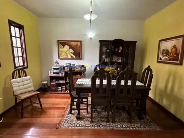 Casa 4 quartos e 3 banheiros, à venda, no bairro Cascatinha em Petrópolis