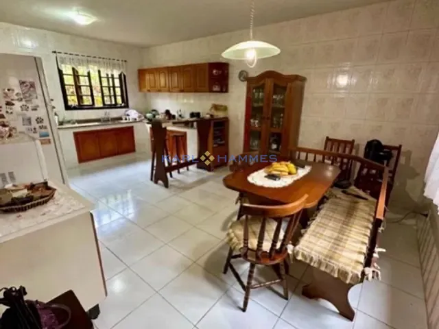 Casa 4 quartos e 3 banheiros, à venda, no bairro Cascatinha em Petrópolis