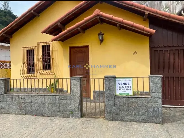 Casa 4 quartos e 3 banheiros, à venda, no bairro Cascatinha em Petrópolis
