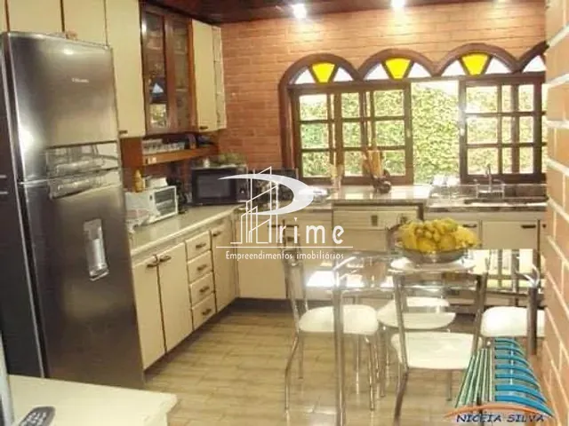 Casa com 700m² 5 quartos e 5 banheiros, à venda, no bairro Camboinhas em Niterói