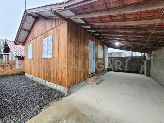 Casa 2 quartos e 1 banheiro, para alugar, no bairro São Clemente em Tubarão