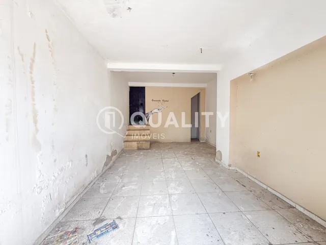 Casa com 165m² 7 quartos e 4 banheiros, à venda, no bairro Panamericano em Fortaleza