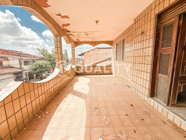 Casa com 165m² 7 quartos e 4 banheiros, à venda, no bairro Panamericano em Fortaleza