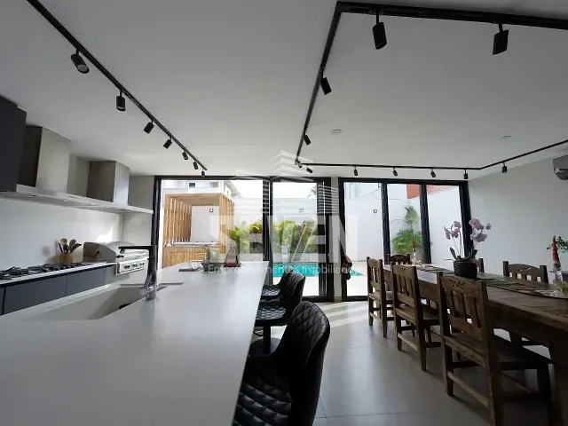 Casa com 360m² 3 quartos e 2 banheiros, à venda, no bairro VILLAGGIO II em Bauru