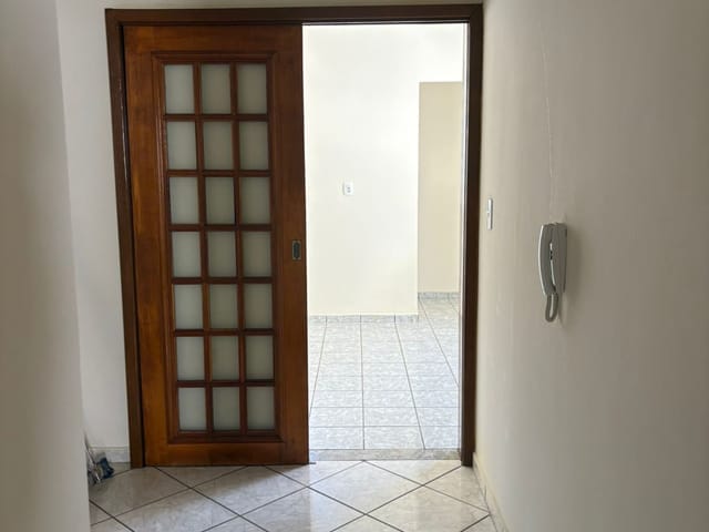 Casa 3 quartos e 1 banheiro, para alugar, no bairro Conjunto Habitacional Marumbi em Londrina