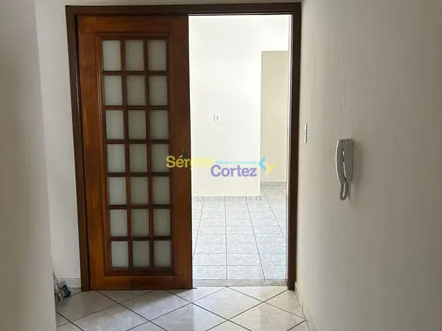 Casa 3 quartos e 1 banheiro, para alugar, no bairro Conjunto Habitacional Marumbi em Londrina