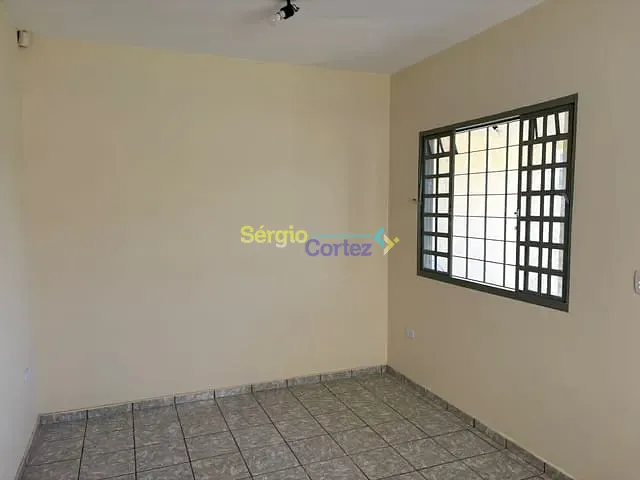 Casa 3 quartos e 1 banheiro, para alugar, no bairro Conjunto Habitacional Marumbi em Londrina