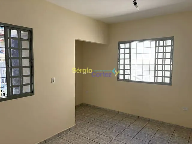 Casa 3 quartos e 1 banheiro, para alugar, no bairro Conjunto Habitacional Marumbi em Londrina