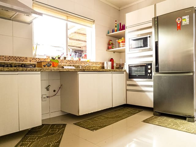 Casa com 500m² 5 quartos e 3 banheiros, à venda ou para alugar, no bairro Três Vendas em Pelotas