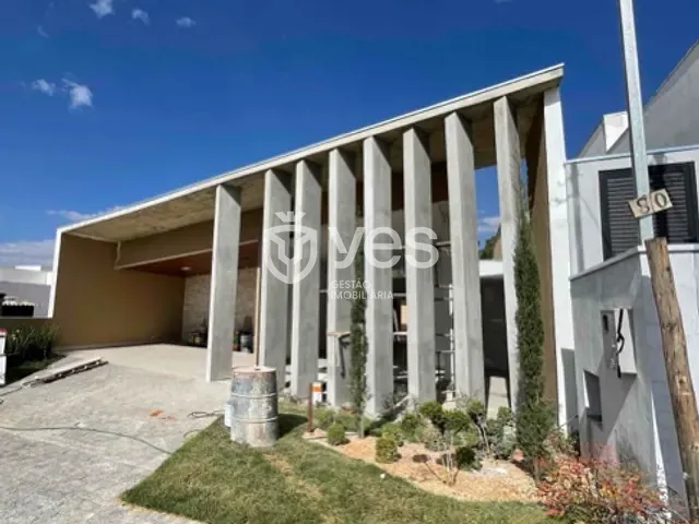 Casa com 360m² 3 quartos e 2 banheiros, à venda, no bairro Loteamento Residencial Condomínio Villágio II em Araxá