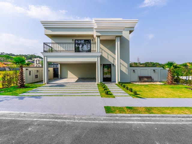 Casa mobiliada na Ponta Aguda