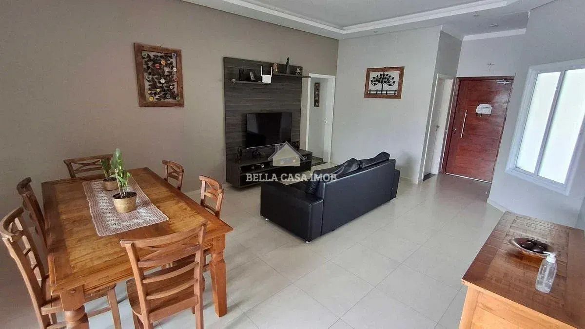 Casa à venda com 3 quartos, 200m² - Foto 2