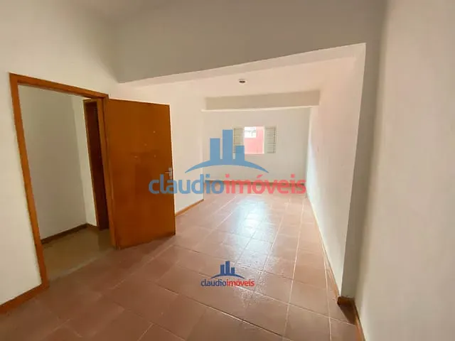 Casa 3 quartos e 1 banheiro, à venda, no bairro Ano Bom em Barra Mansa