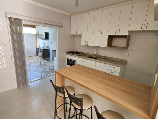 Casa com 88m² 2 quartos e 3 banheiros, para alugar, no bairro Residencial Algarve em Mogi das Cruzes
