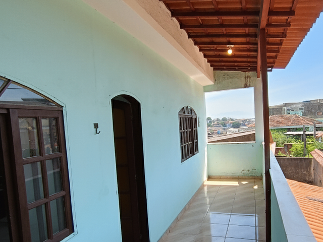 Foto do Casa - PARQUE ANCHIETA - R$1.400,00 - CASA COM 80M² COM VAGA DE GARAGEM, VARANDA, UMA GRANDE SALA, 2 QUARTOS E UMA EXTENSA VARANDA | Hilmar