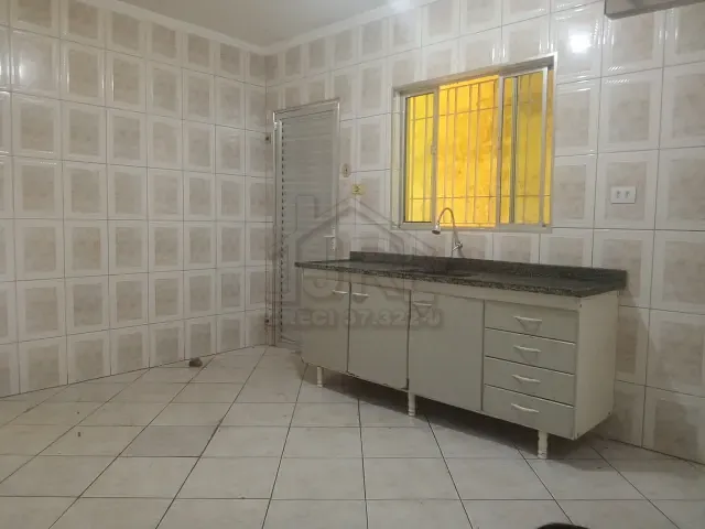 Casa com 232m² 2 quartos e 1 banheiro, para alugar, no bairro Jardim Zaira em Mauá