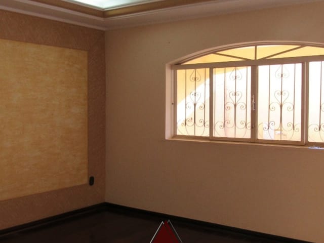 Casa com 250m² 3 quartos e 2 banheiros, para alugar, no bairro Vila Aparecida em Franca