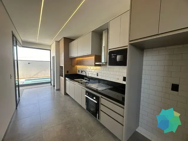 Casa com 300m² 3 quartos e 4 banheiros, à venda, no bairro Loteamento Ilha de Capri em Salto