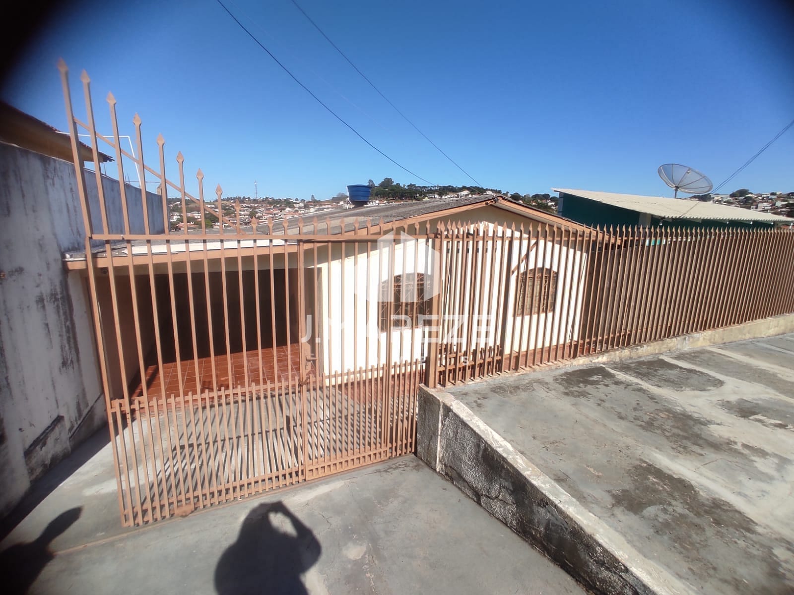 Casa à venda com 3 quartos, 100m² - Foto 1