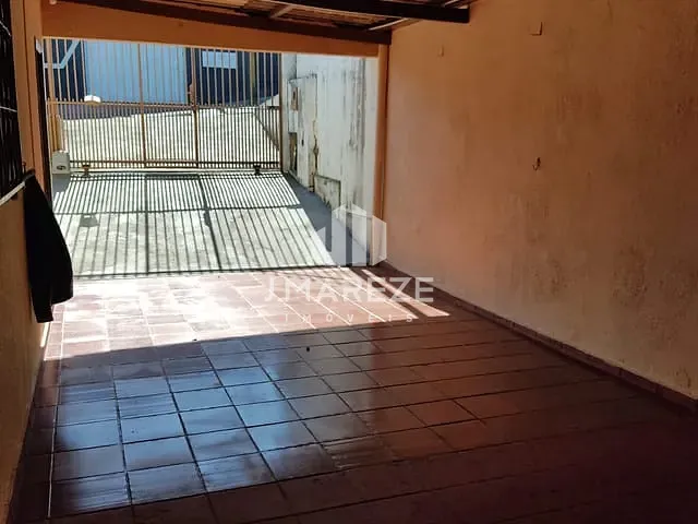 Casa com 330m² 3 quartos e 2 banheiros, à venda, no bairro Jardim Morada do Sol em Apucarana