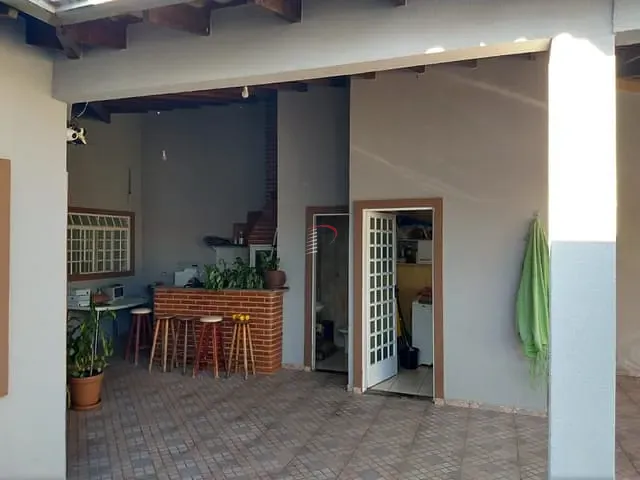 Casa com 250m² 4 quartos e 4 banheiros, à venda, no bairro São Pedro em Londrina