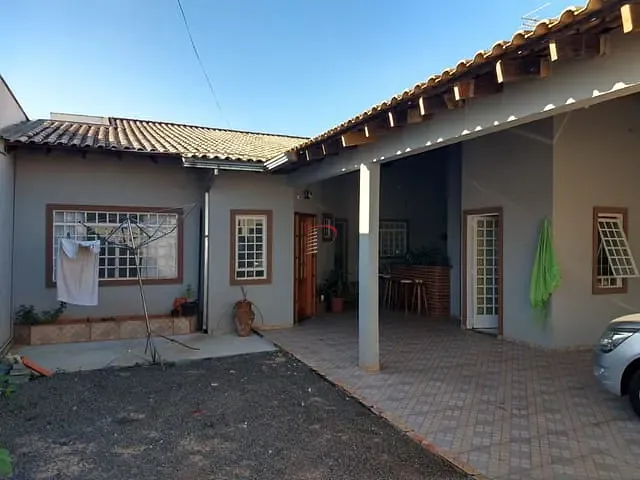 Casa com 250m² 4 quartos e 4 banheiros, à venda, no bairro São Pedro em Londrina
